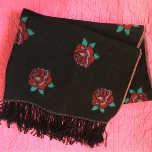 H &M roses throw. Beautiful and great condition